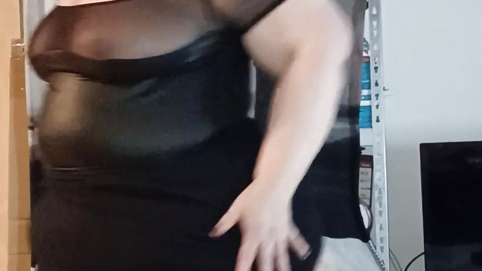 Redwig striptease