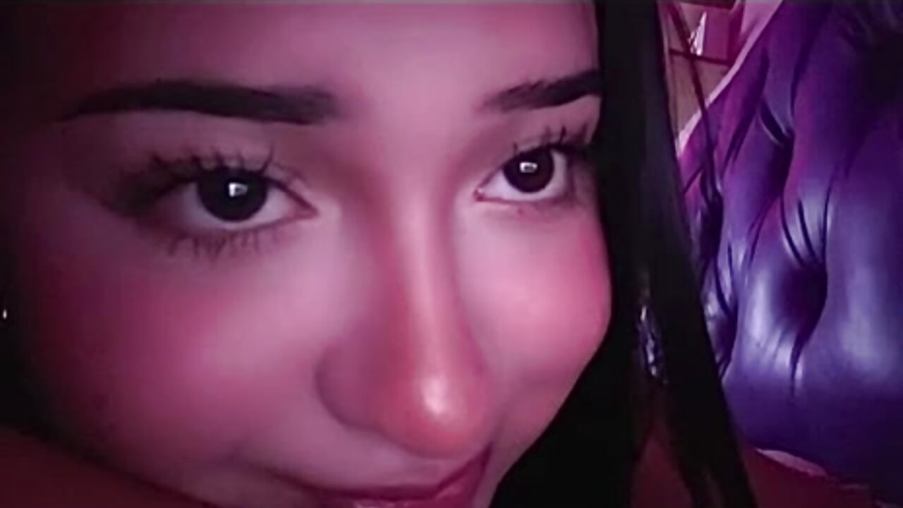 i love my sexy eyes 🐶🍒 - فيديو من Melany_PrettyBaby موديل الكام