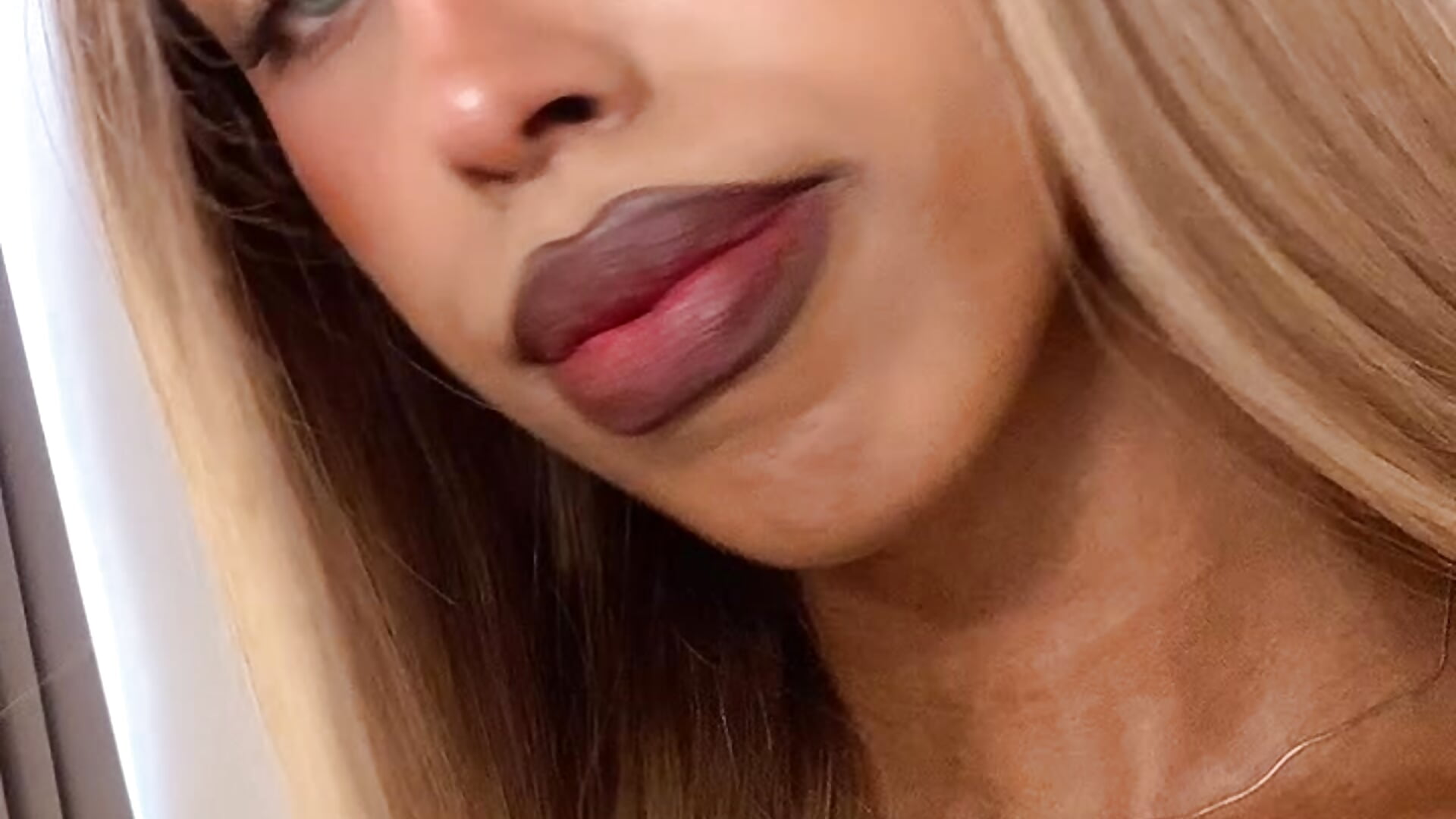 Blonde princess 💛💋 - video by princessoriana cam model