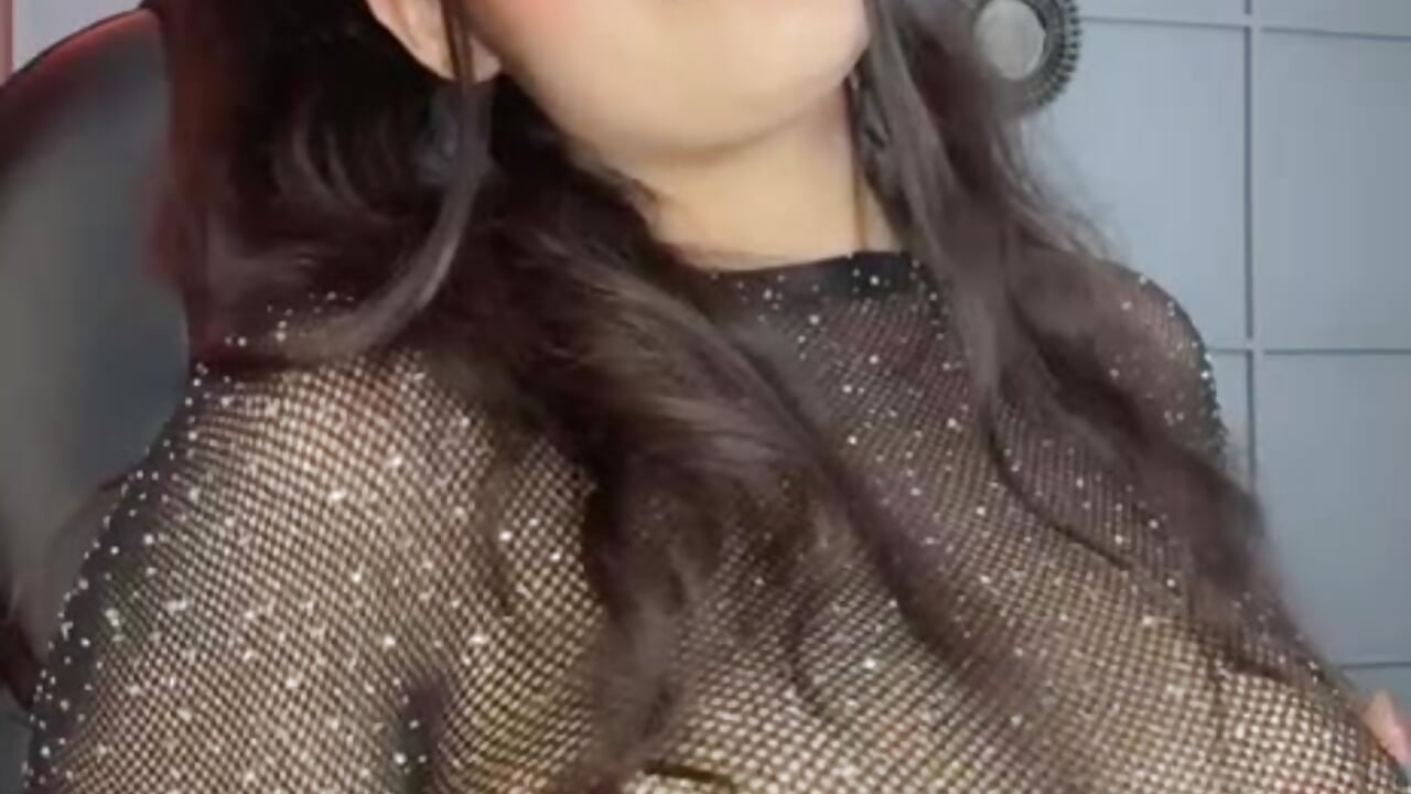 Rub nipples 👅 - video od modelky/modela sophieee_art