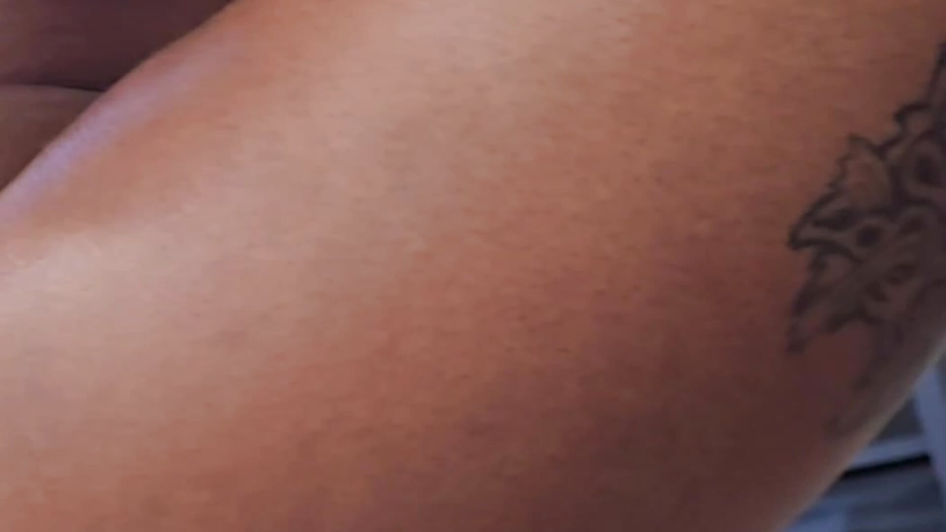 POV applying oil - video by Jayla_Quinn cam model