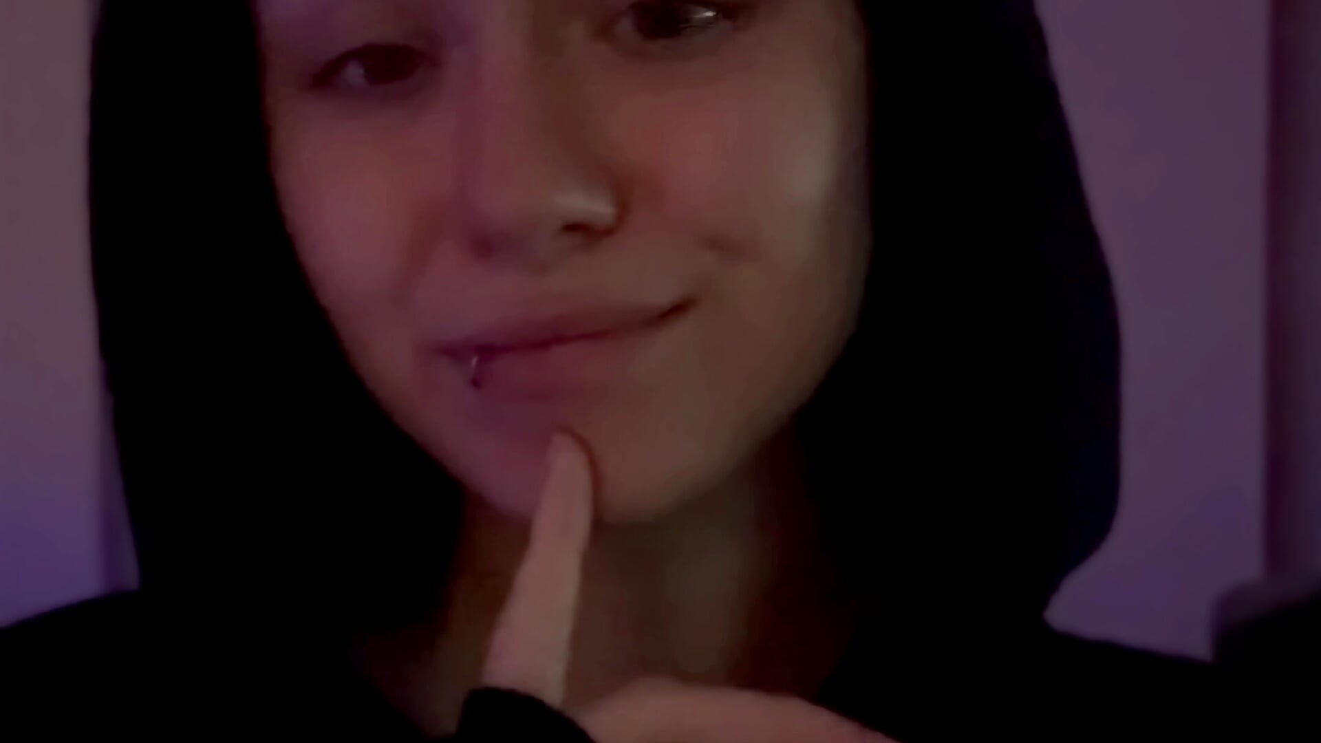 A hoodie, a smile, and that moment when I simply like myself. - clip cu etherealnightwhisper model videochat