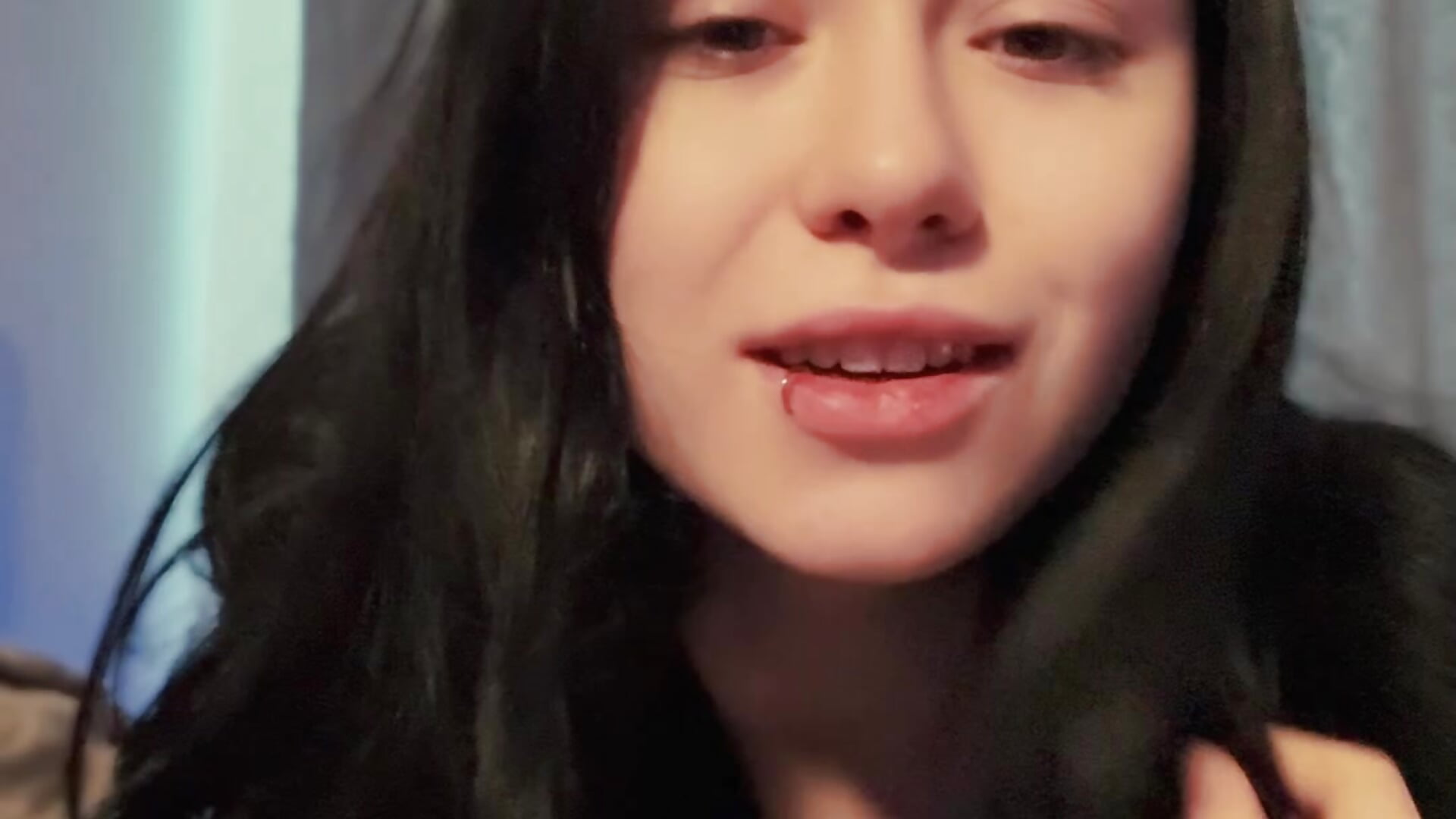 Lying here wondering — should I make breakfast or stay in bed a little longer? - etherealnightwhisper主播的视频