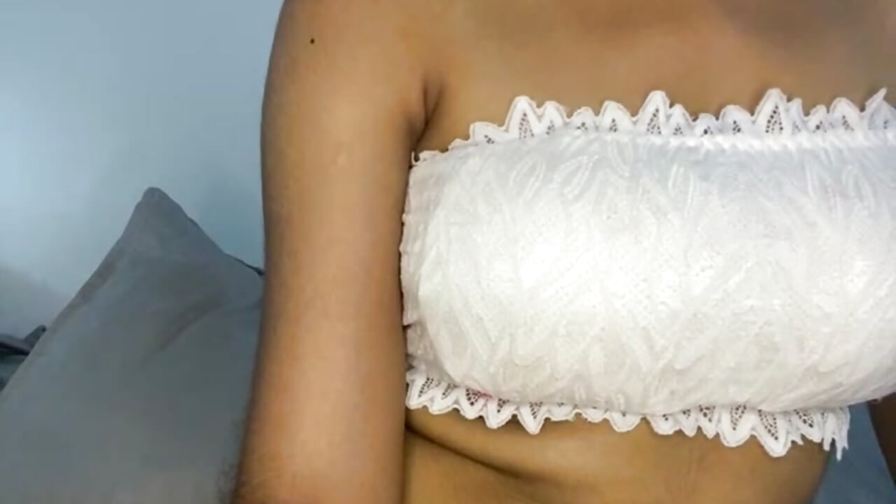 Nude show－カメラキャストのElinacamの動画