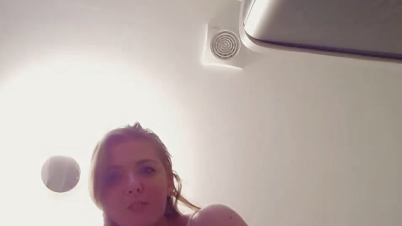 Kiss 💋  my ass 😝 - 視頻由 BlondieHCM 主播提供