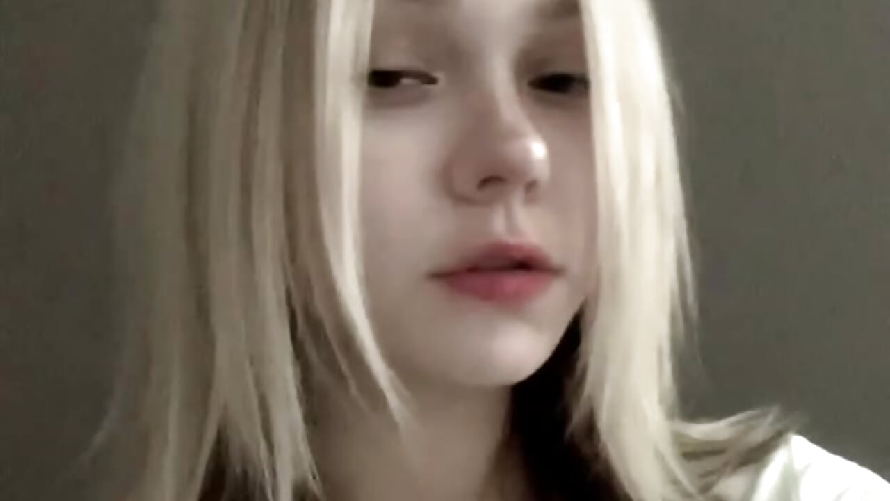 video5231480594155730594 - video by AmoraEverett cam model