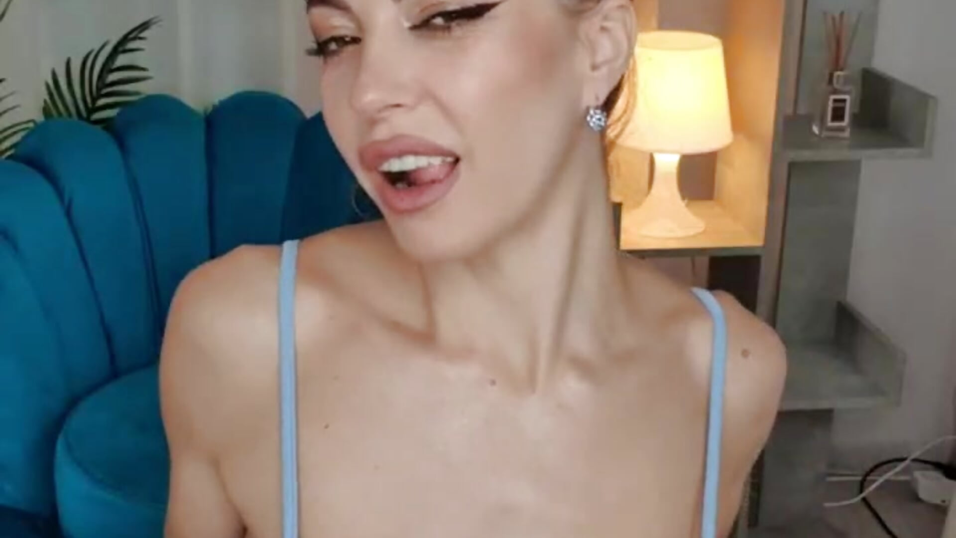 😍 - video by RebeccaRese cam model