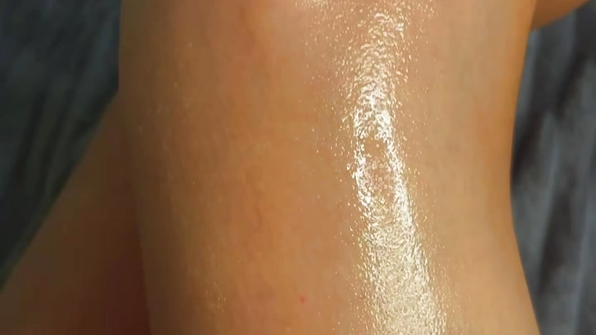 oil feet 😍 - video by GwenAir cam model