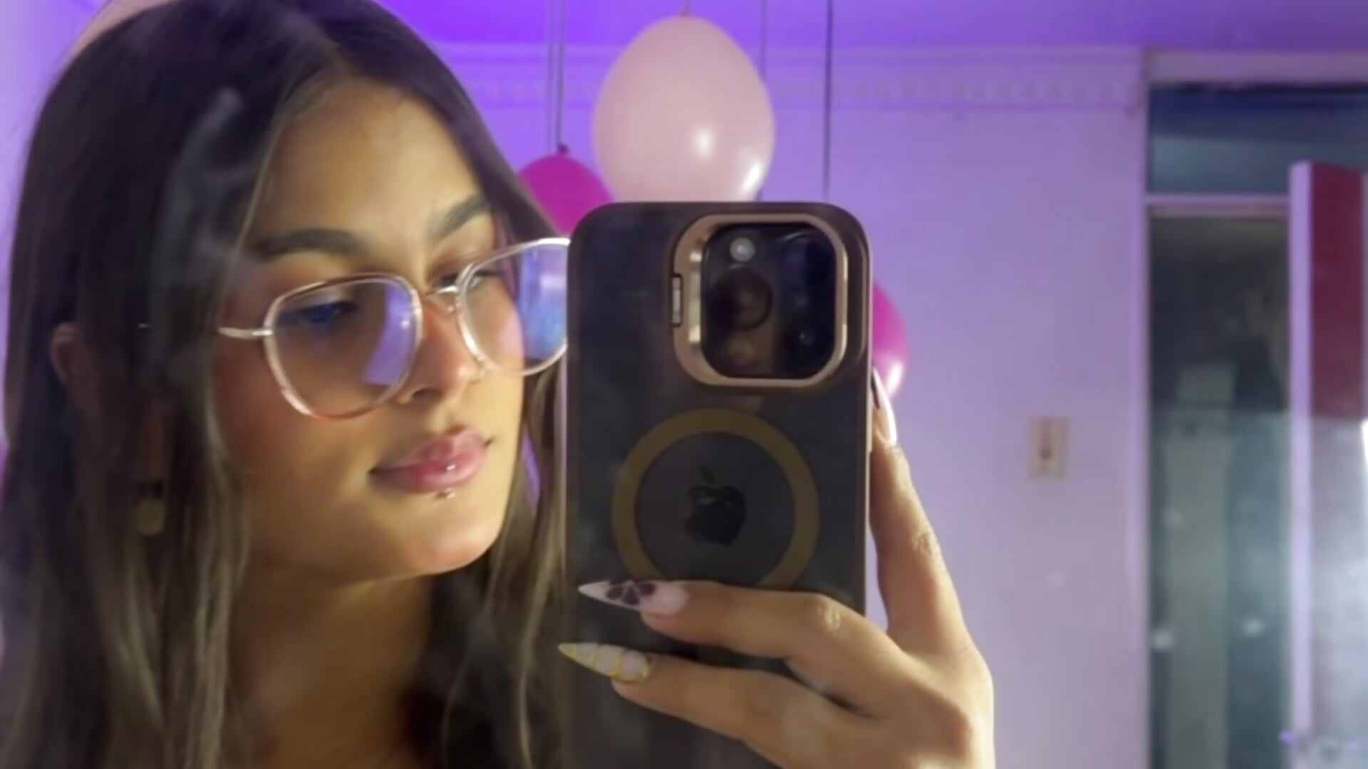 Hi 🩷 — filmik Abby_Raschell, modela(-lki) na kamerkach