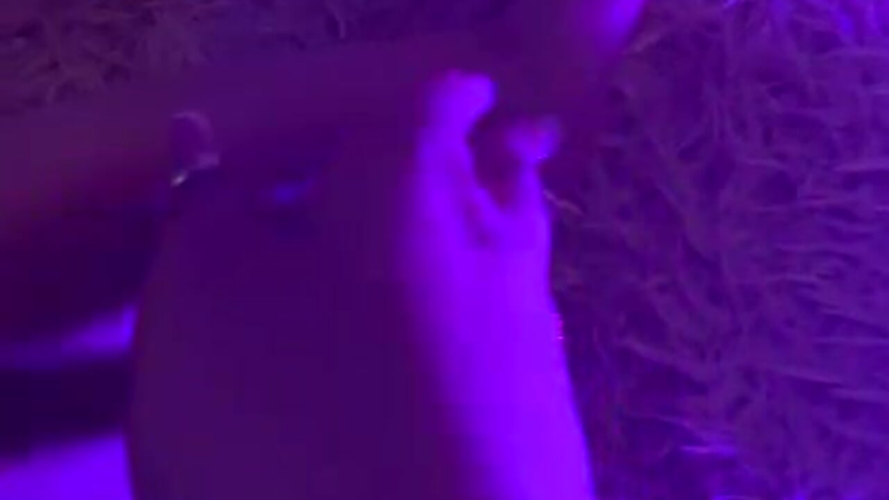 Hey love 😘 I know you love my sexy feet… and tonight they ’re all yours 👣🔥 - Video von emy_williams Cam-Model