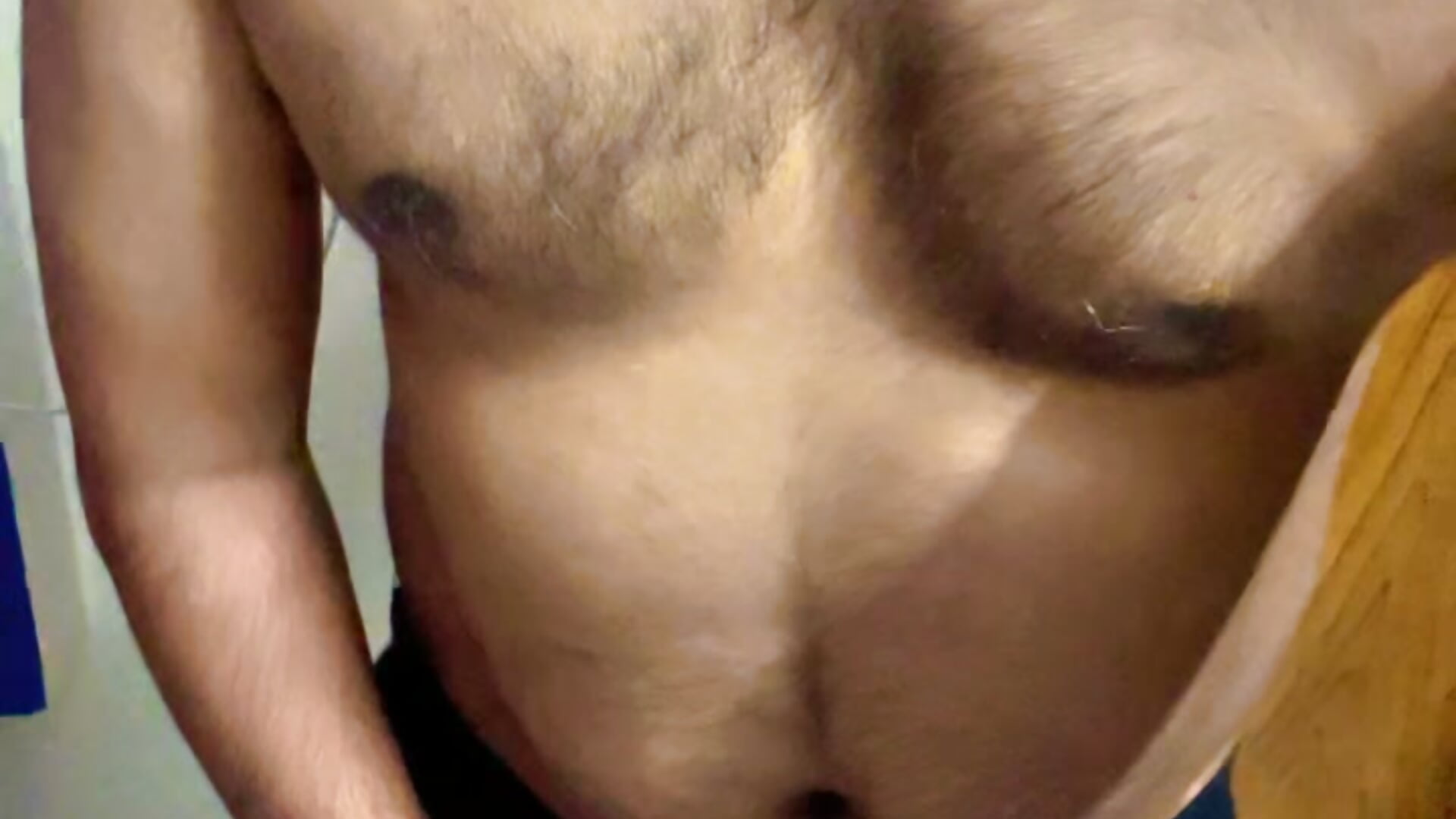 Chest at its best - video by Straight_man_realmeet_now cam model