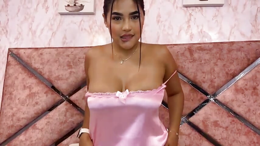 Today I woke up craving... for you 🔥🥵 - vidéo du modèle de showcams HOT_EMIILY_