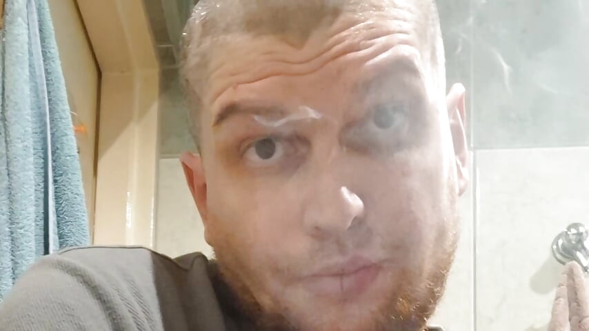 Smoke MJ – video od webkamerové modelky KinkyNoNameMarried