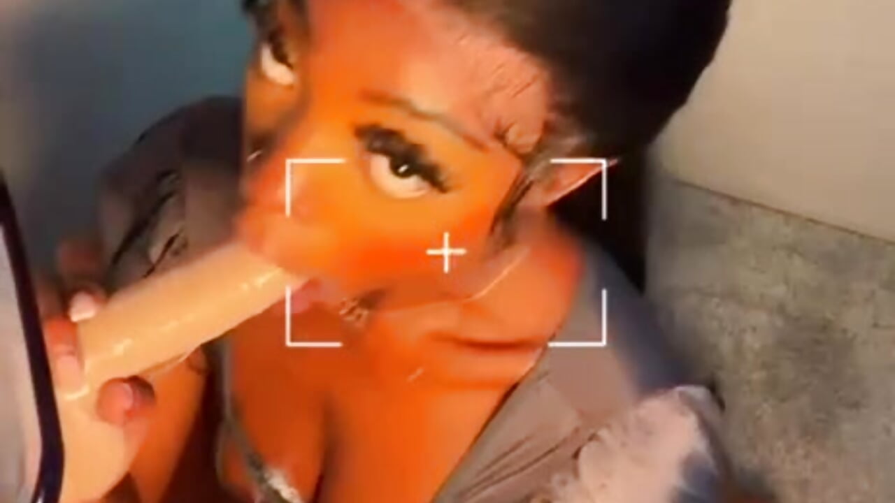 SUCKING D– petitesweetkay kameramodell videója