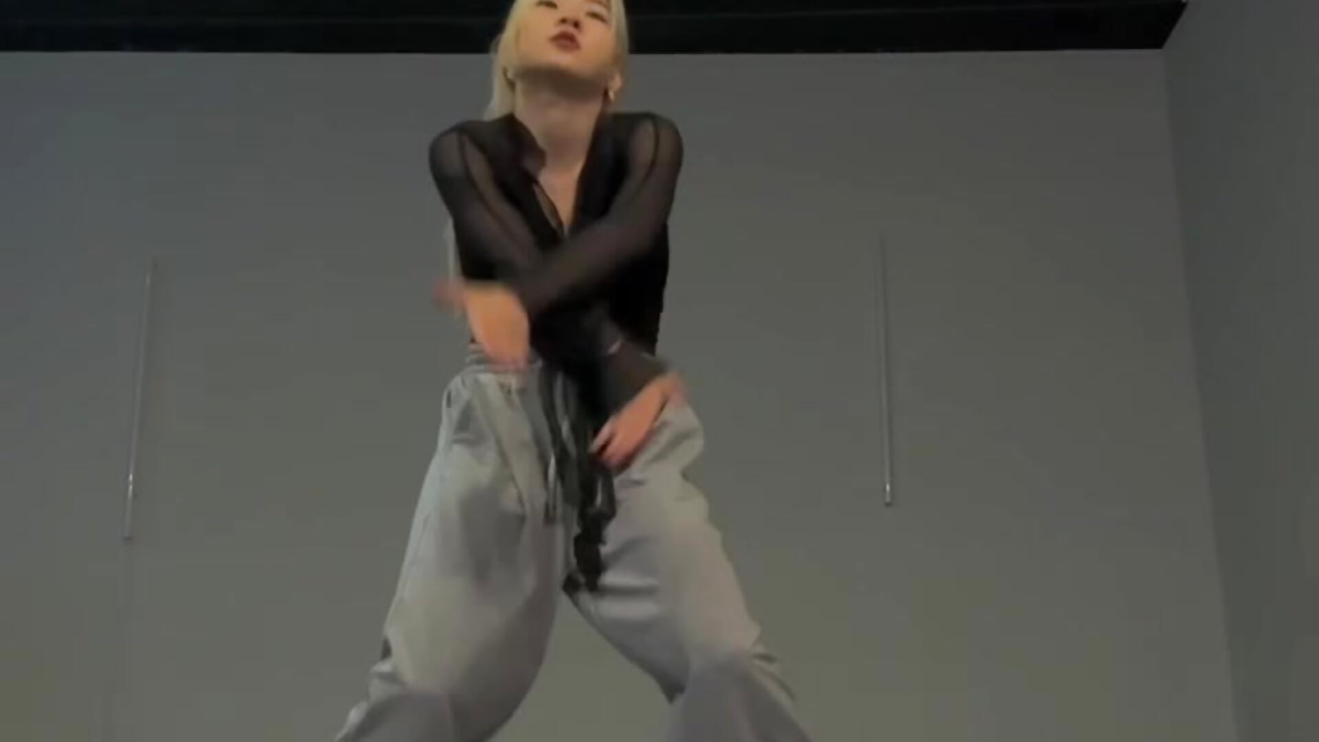 How do you like this dance? - βίντεο μοντέλου Aisi_18