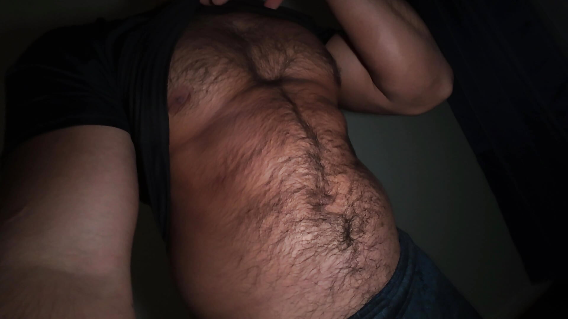 体毛わさわさ“Hairy all over”