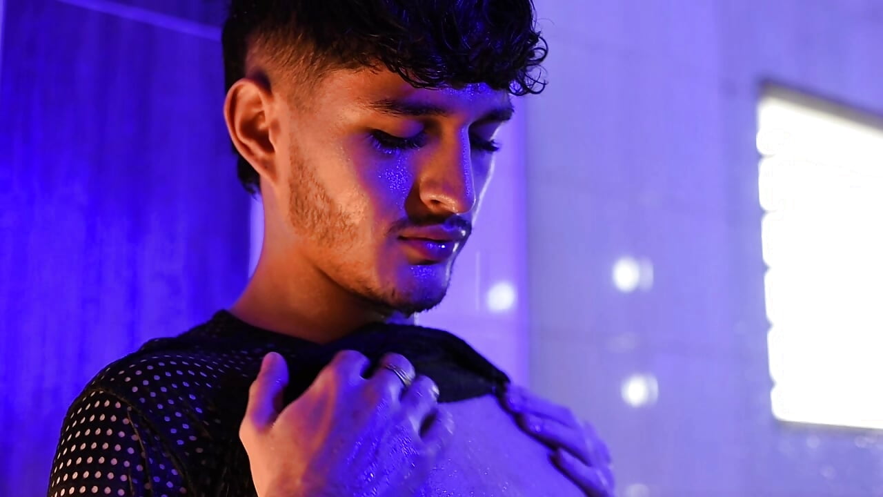 My sensual body in the shower - video by LiamMuller cam model