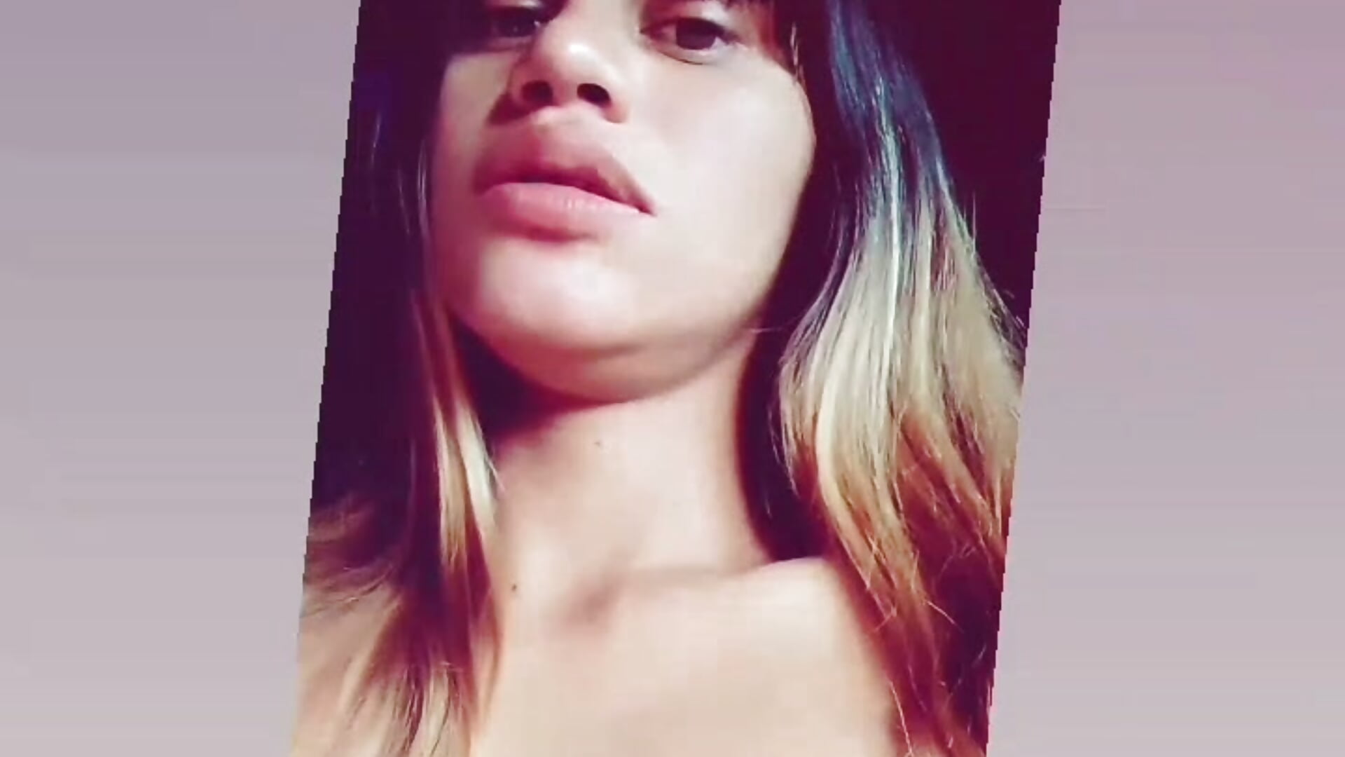 1000237420 – video modela na kameri chiquitaputa