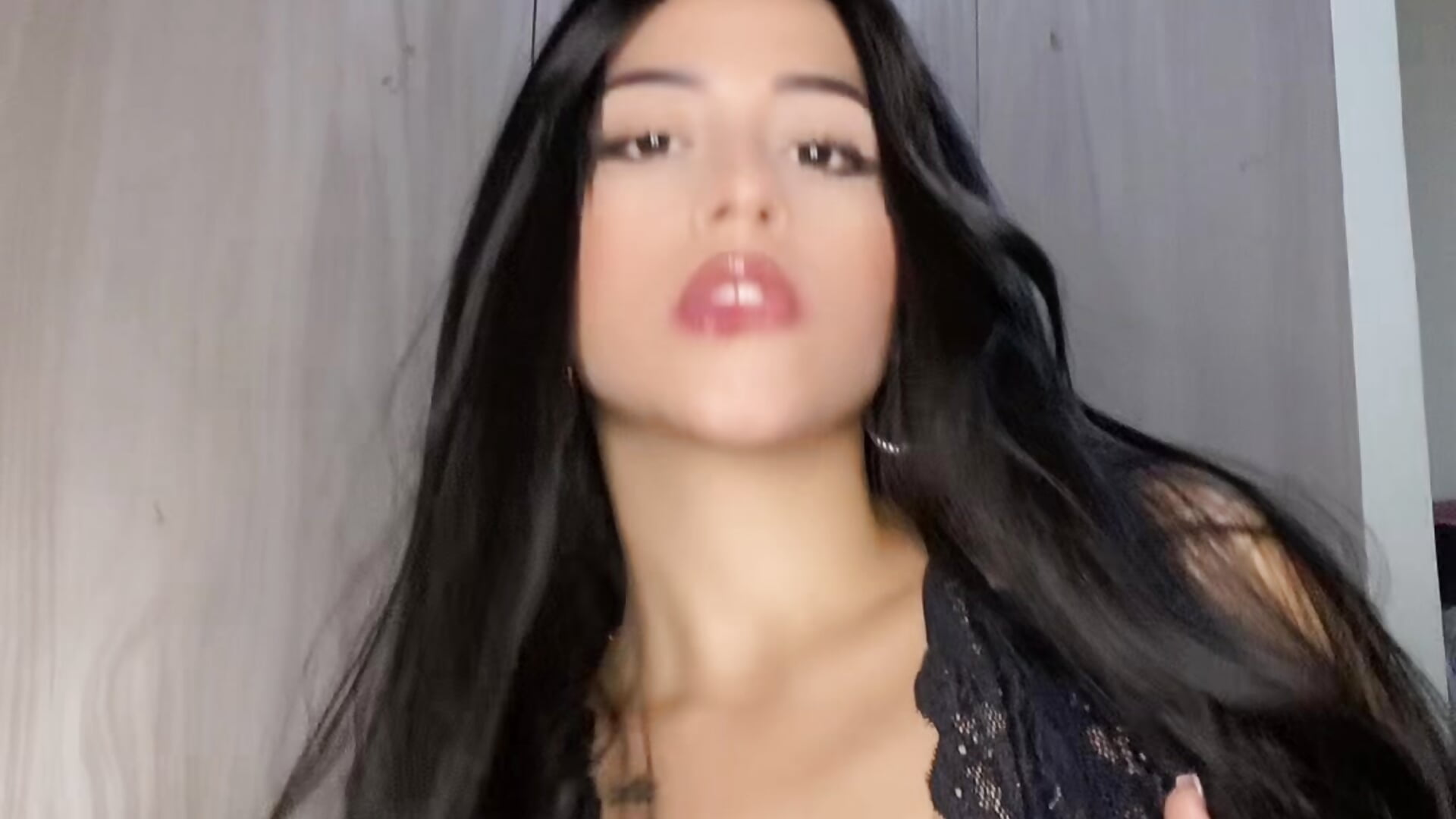 🌚 - video by rossie_evans cam model