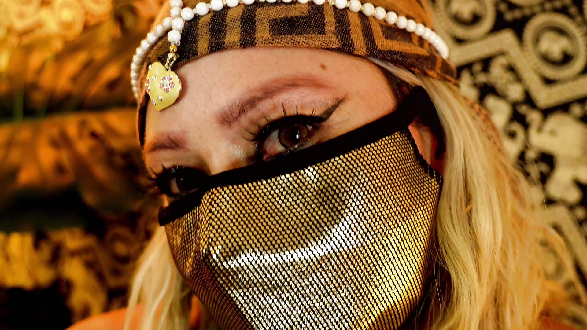 Juste pour les amis - video by TheHarem cam model