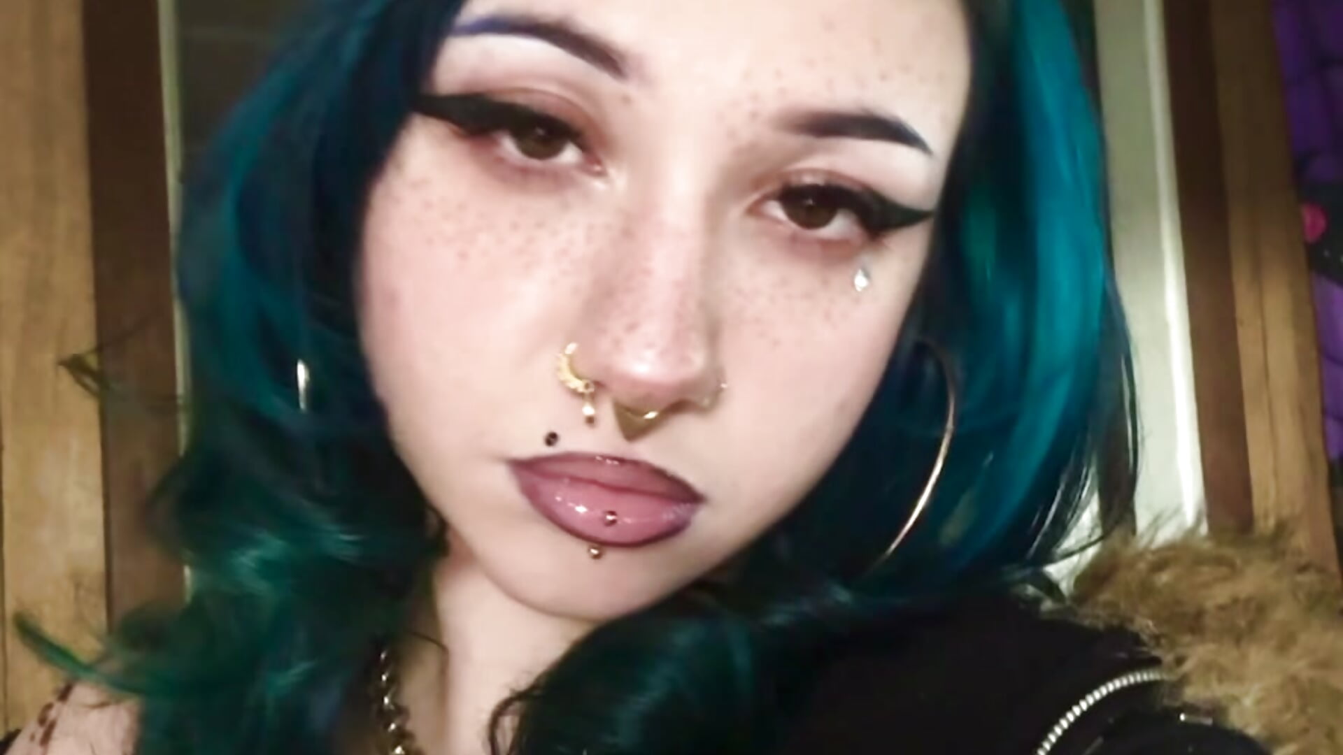 Fine and blue 🐇 - video by GoddessJemma cam model