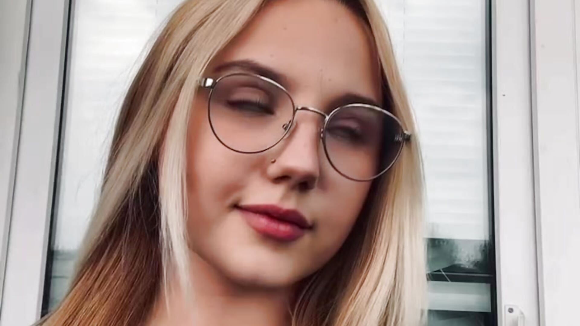 Nice to meet you ^^ - video của người mẫu cam Sky_Cutie