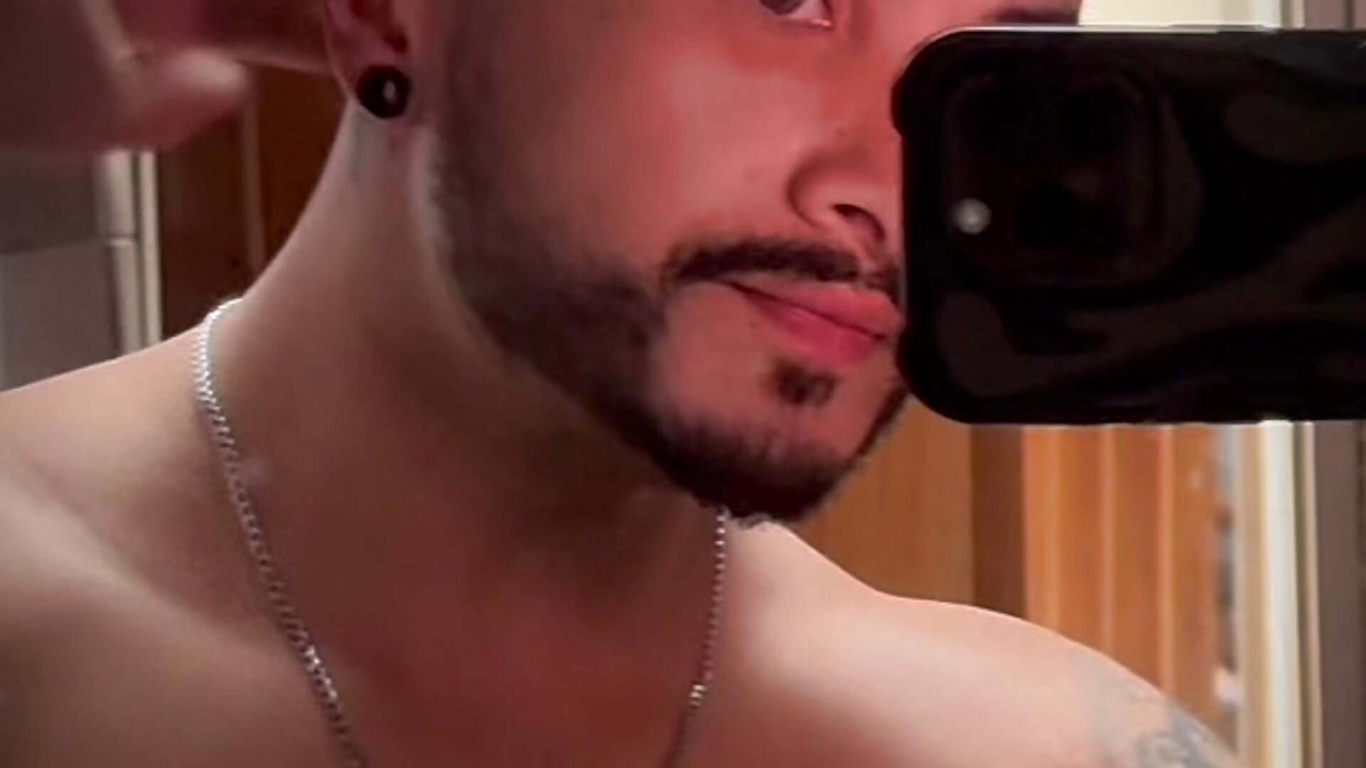 Hey!! 🤘🏼 - vidéo du modèle de showcams ALEXXX_KING