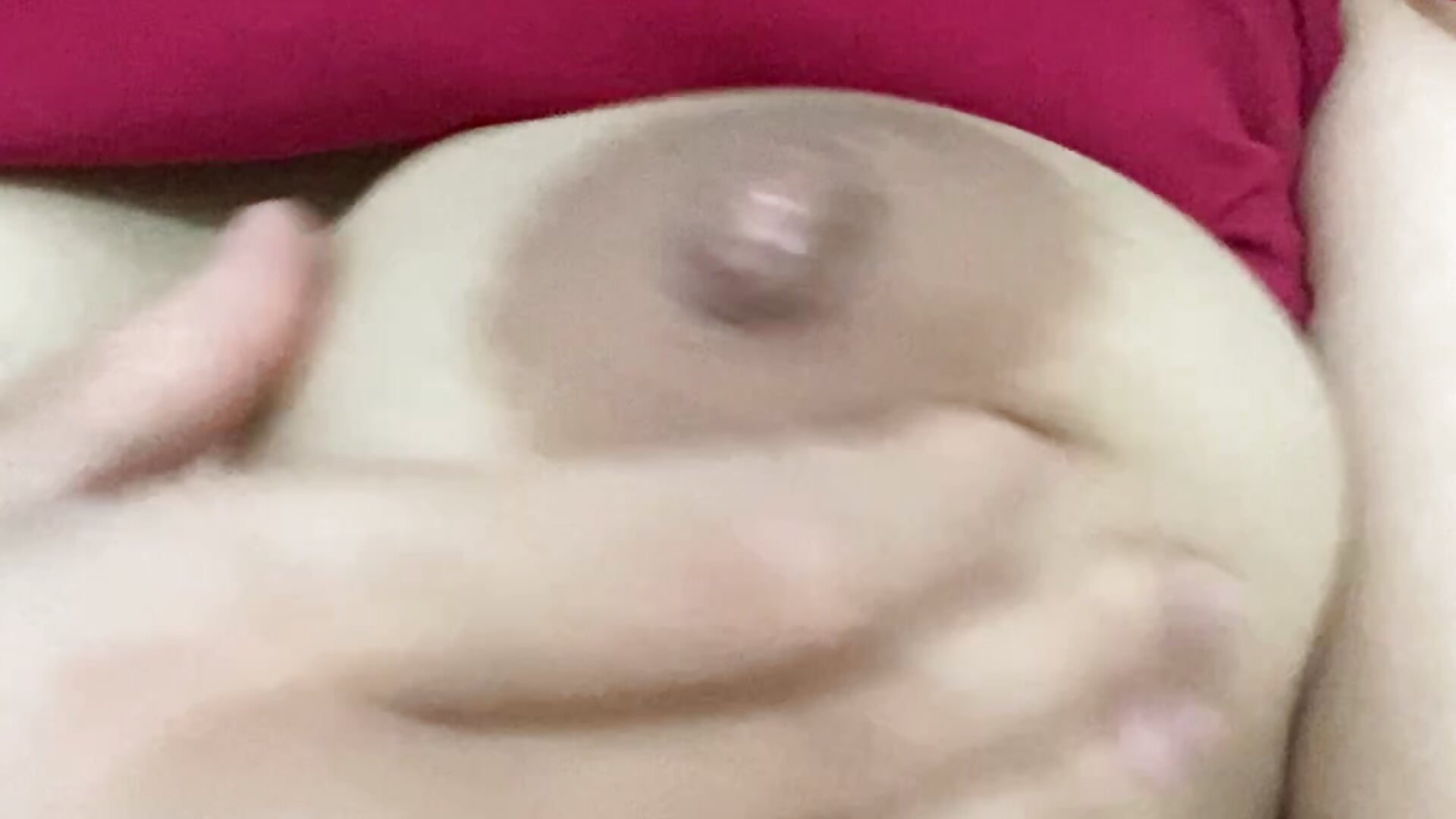 Boob milk mmm - video di Minky69 modella di cam