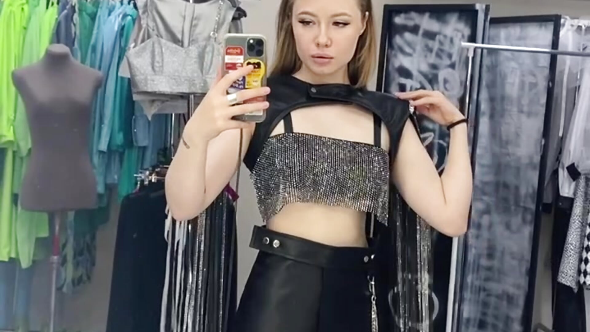 ef5671effcd14aecb42cd9573650c1f7 - video oleh _Leya_ kamera model