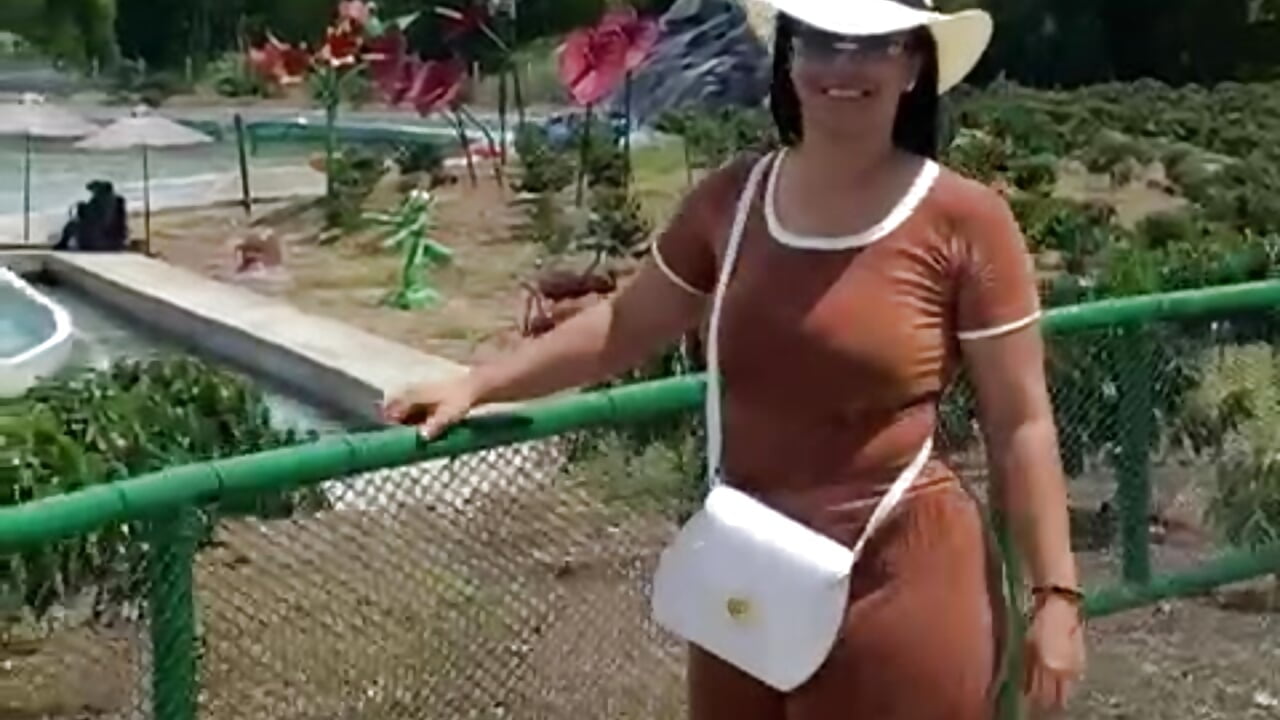 Happy day at the amusement park 🍑 - vídeo de la modelo de cam Jessyivonne