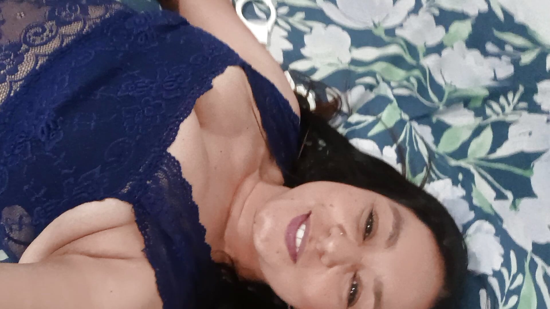 Saludos  mis amores - video by Ivony_twink cam model