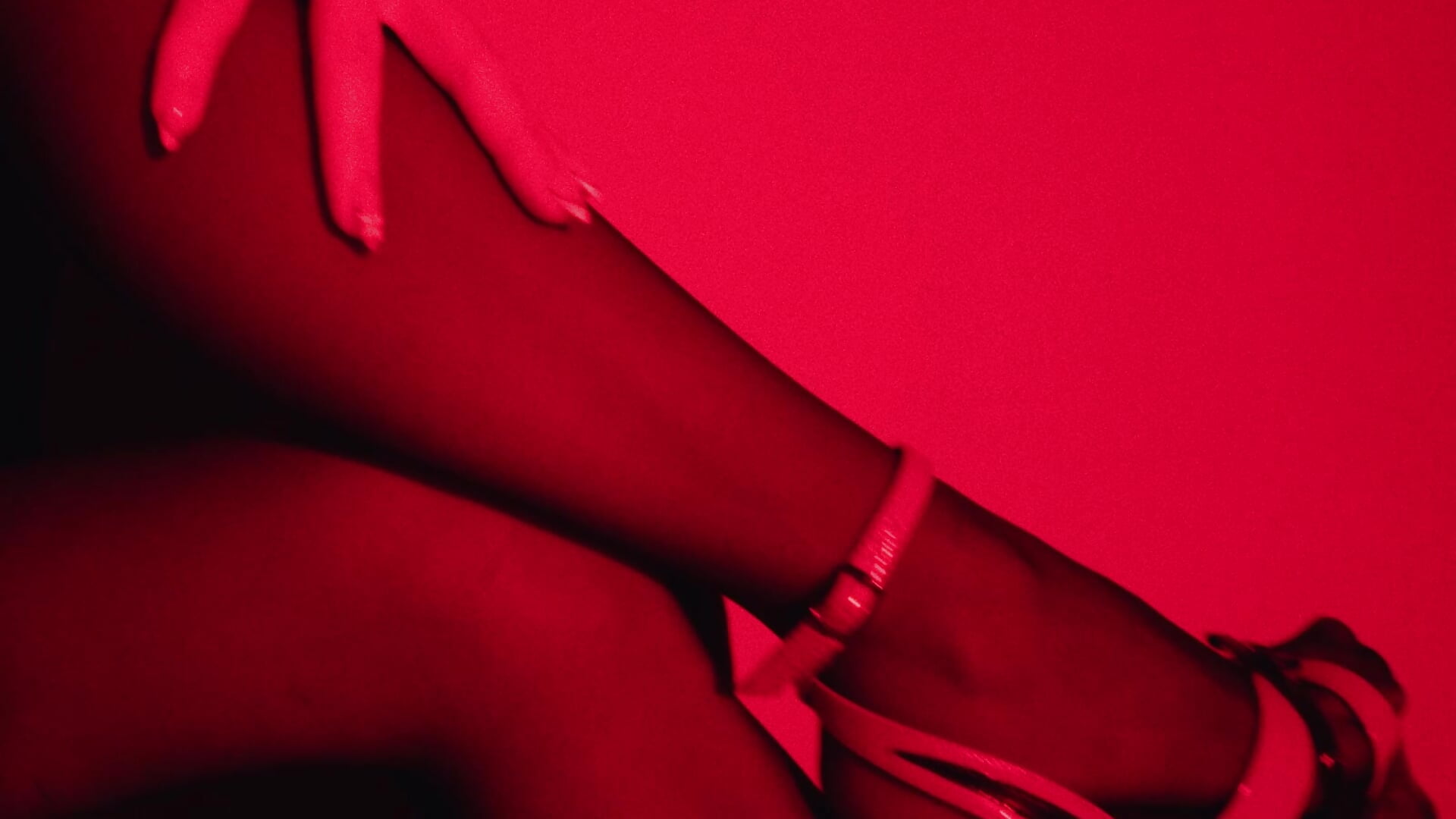 Red Vibes - video by Crystallana cam model