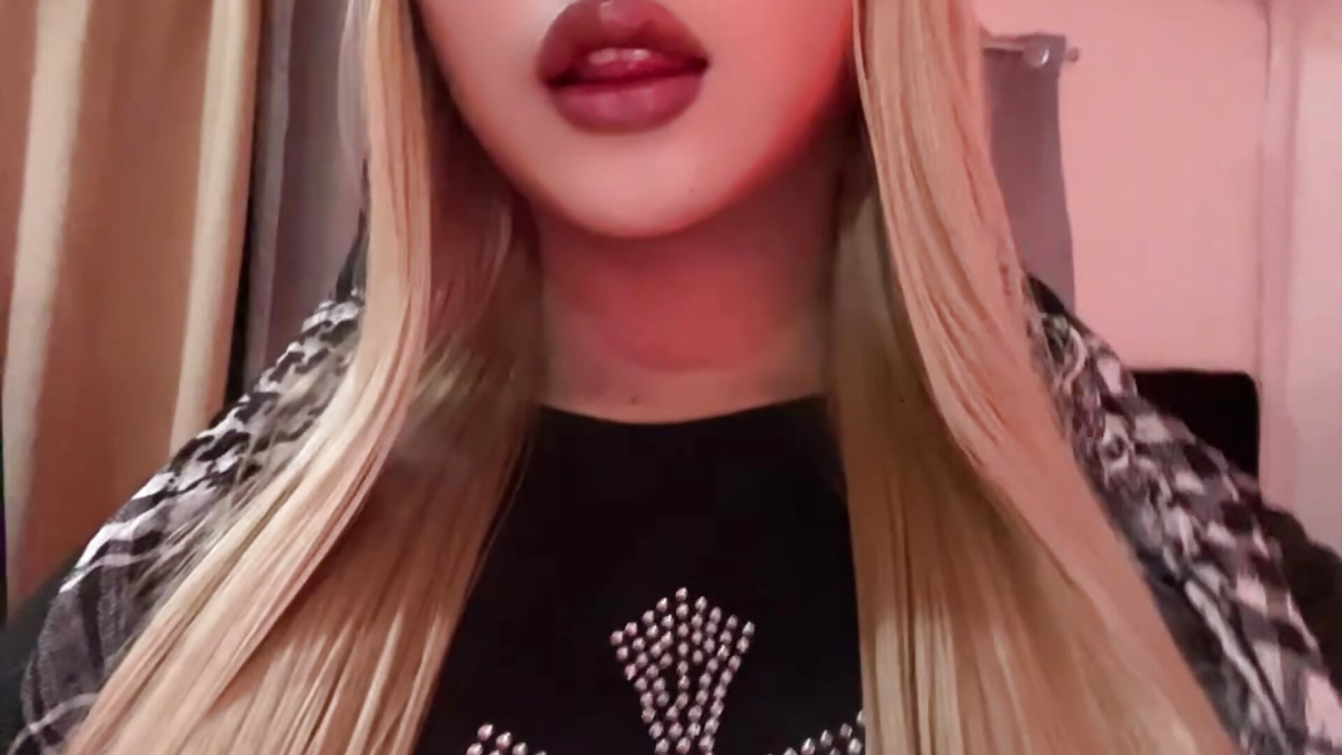 Kisses🤍 - MissGreta_Hunterx 캠 모델의 동영상