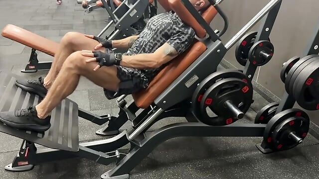 Hack squats hitting different today 🔥 - βίντεο μοντέλου speed_god