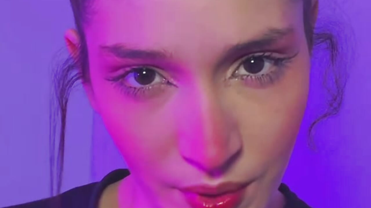 hi - video by TeensNews18 cam model