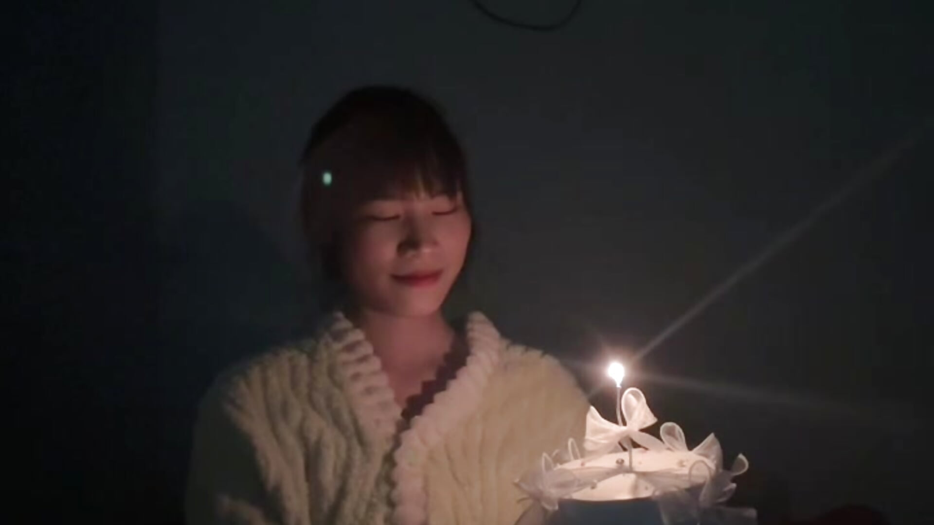 7395934294716 - clip cu Ly-ny model videochat