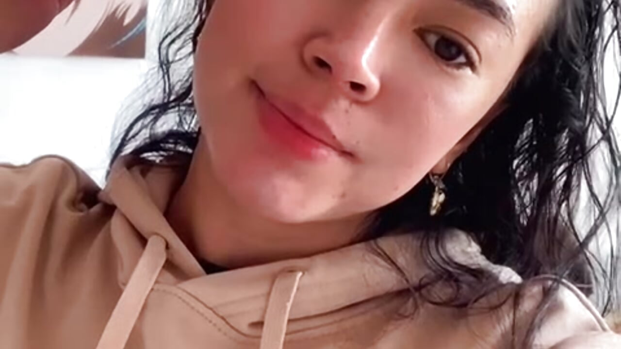 Hey 🫶🏻 - video by hillary_chen cam model