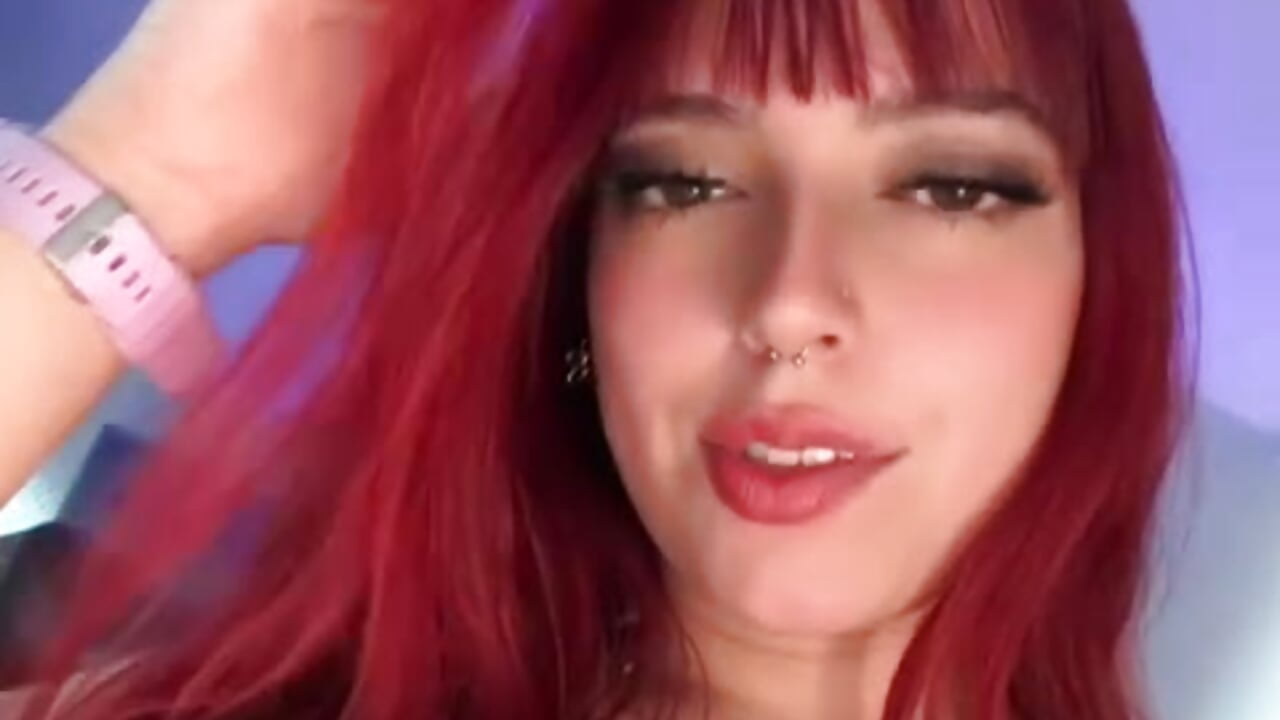 curious smiles 🙈 - Video von Blair_red_ Cam-Model