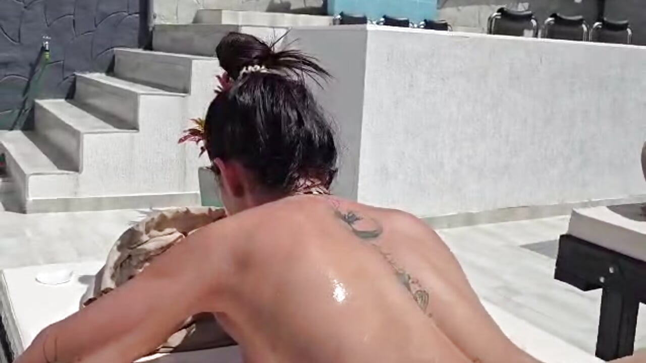 sunbath 😎☀️ - video by hailey_hadid cam model