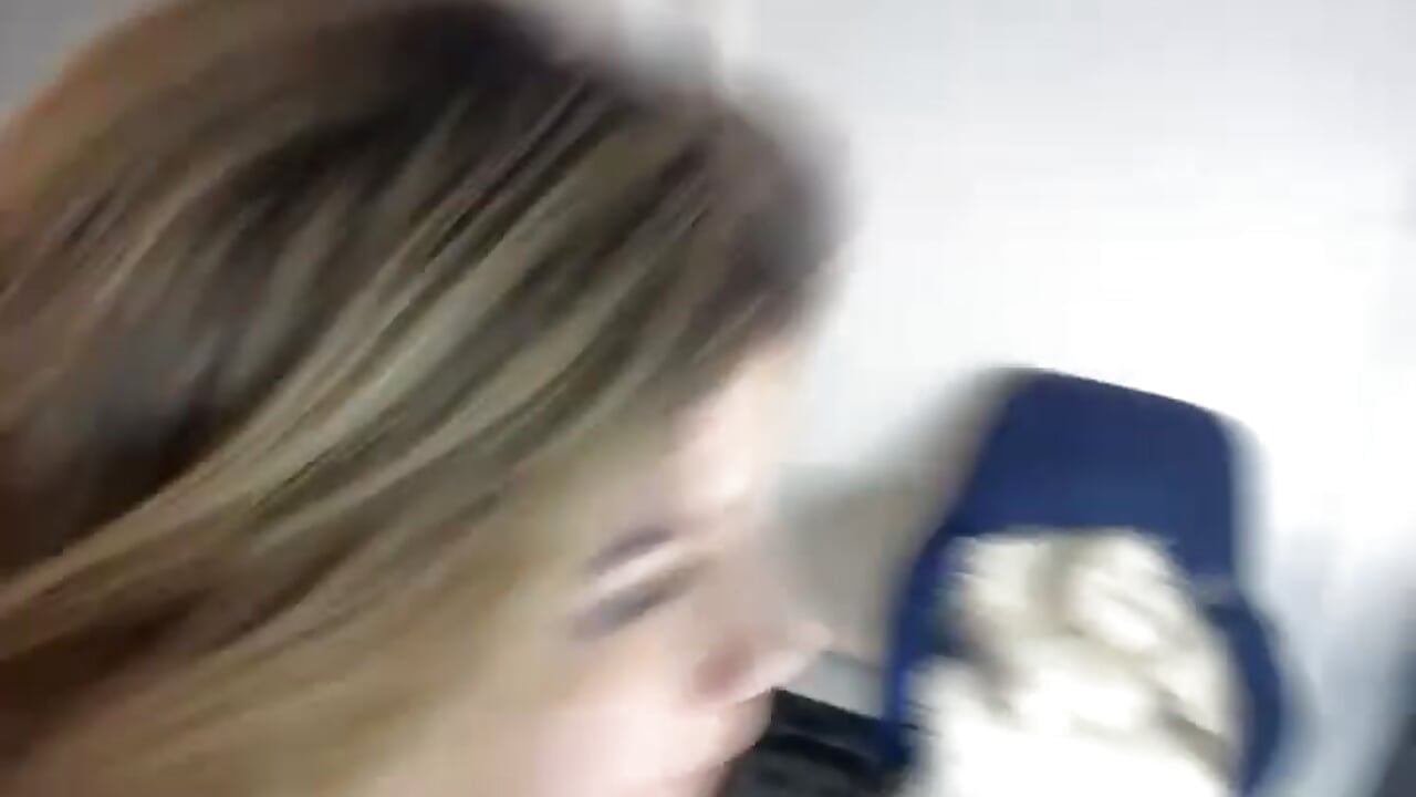 Fucking her pussy－カメラキャストのAngelBlushXXXの動画
