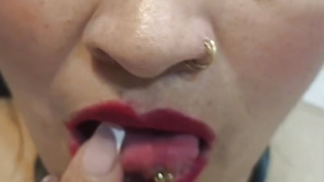 piercing 😎 - video oleh model kamera DonnaJoness