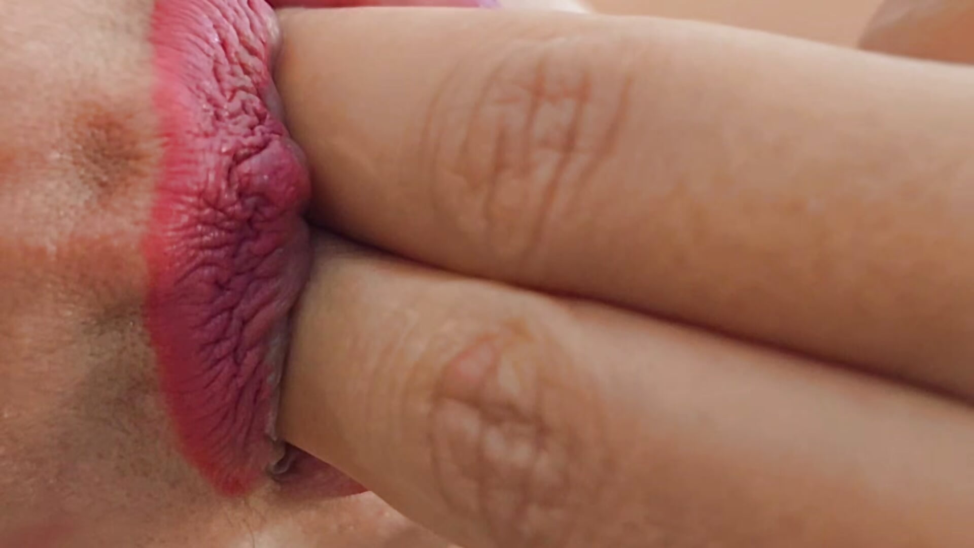 I suck your fingers love - video của victoria_bourne