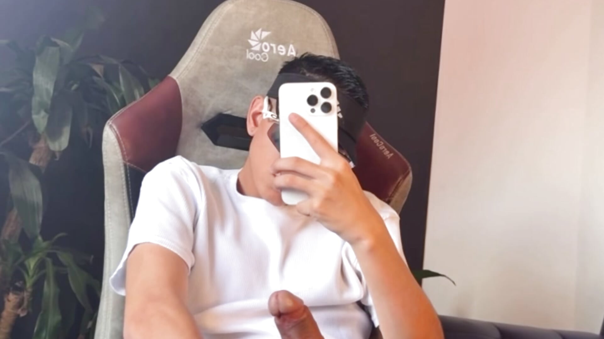 Can anyone with him? - video by sotooliver3 cam model