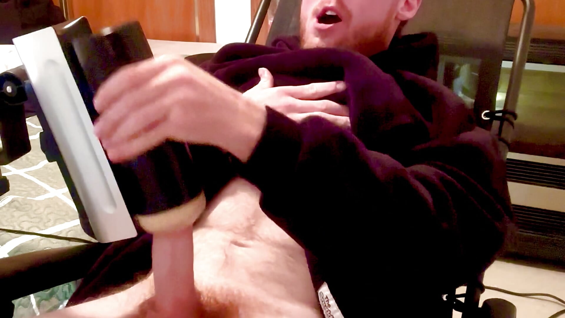 Ride on me til I cum 😈😈