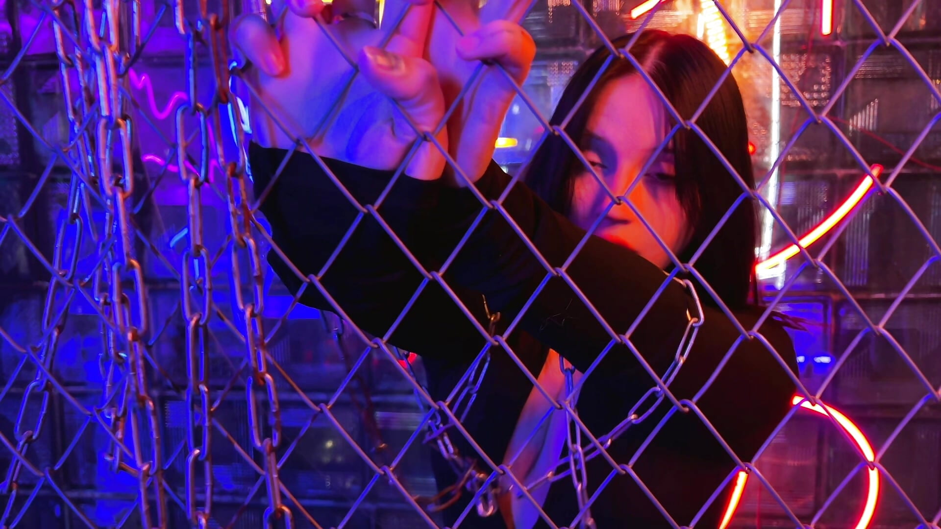 Neon Thoughts :) – video od webkamerové modelky YourLittleDevil