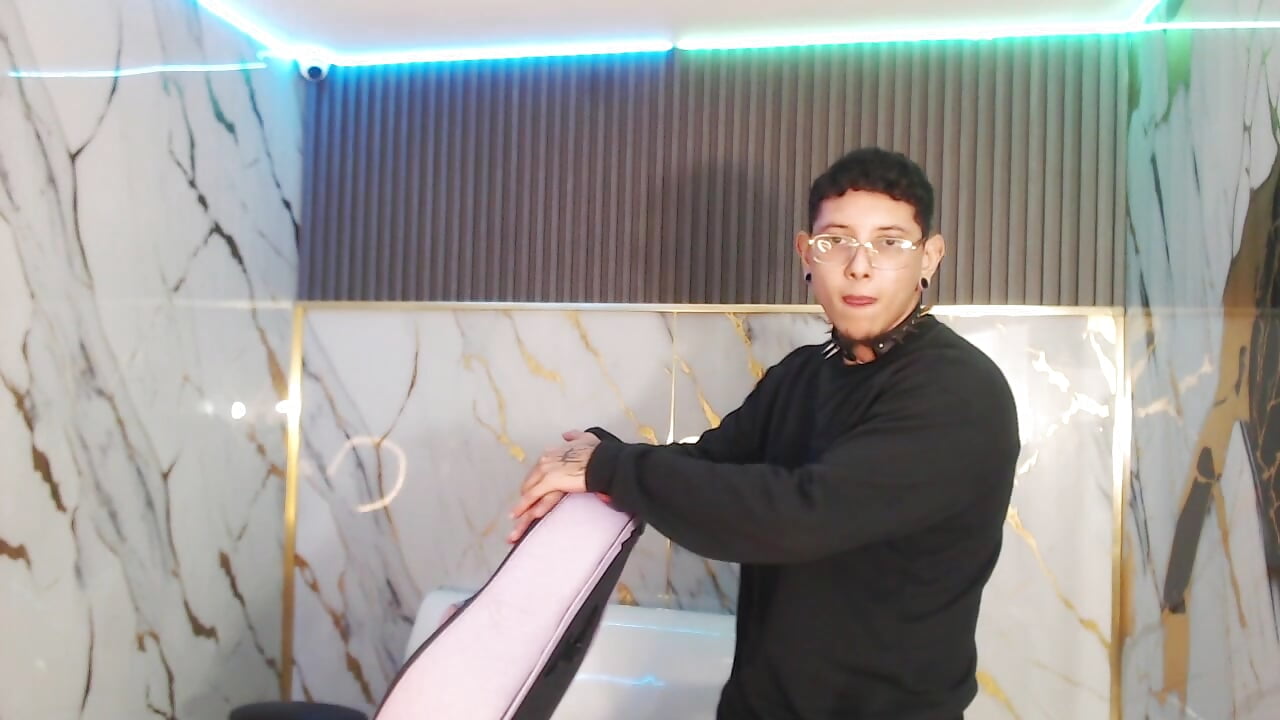 RUDE– Samaeltopboy kameramodell videója