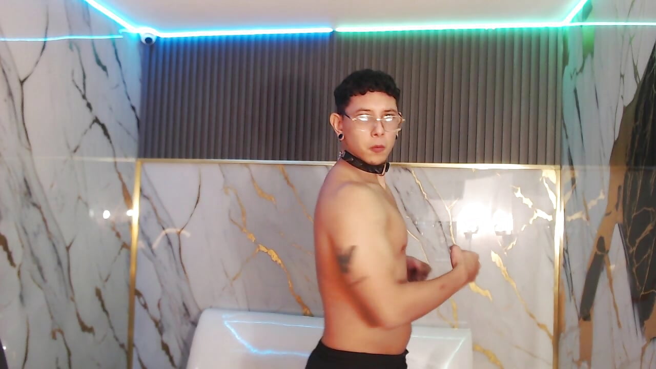 Muscles– Samaeltopboy kameramodell videója