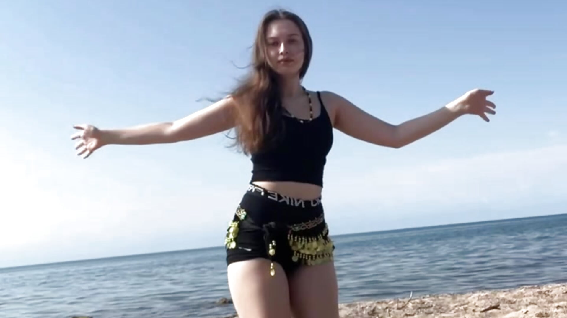 Just me on sea – video od webkamerové modelky CharlynDini