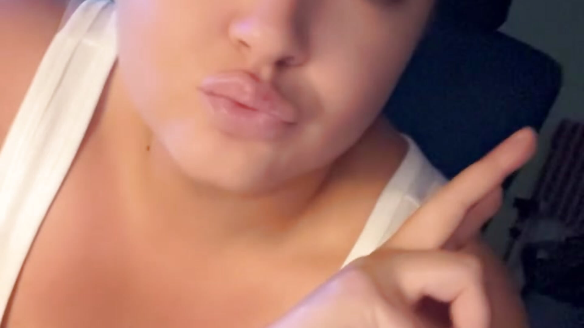 7AEB448D-C0A5-4CF3-92B9-A22210C330E2 - vídeo de la modelo de cam Prill940