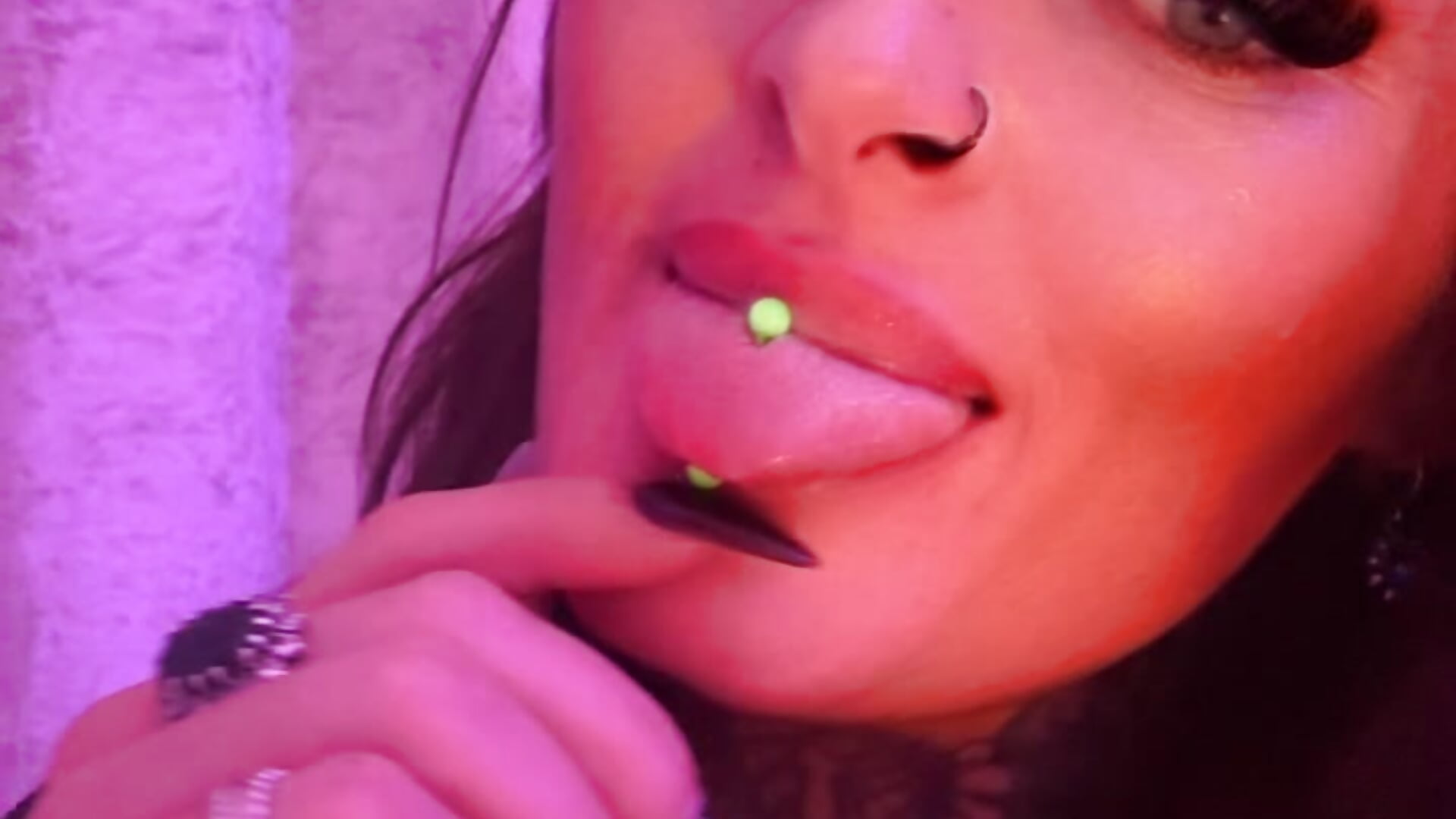 Mommy has Balls 👅 to play with …. - video by MommyScarletEire cam model